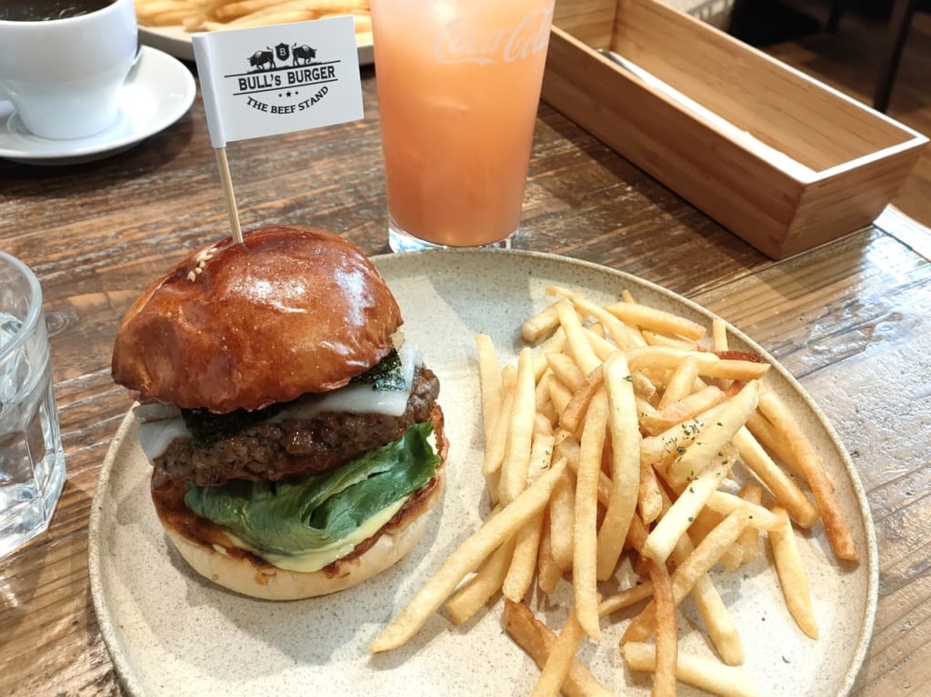 2023年2月19日オープン「THE BEEF STAND BULL's BURGER(ブルズバーガー)」